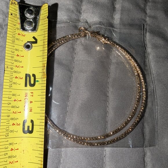 $3 with Bundle ~ Resale Lot ~ Hoop Earrings 5297 - Picture 2 of 5